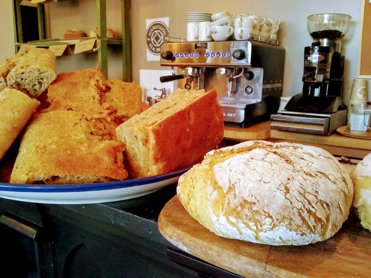 The Bear Bread Bakery B&B, Ensuite Rooms Above The Bakery, Colyton Экстерьер фото